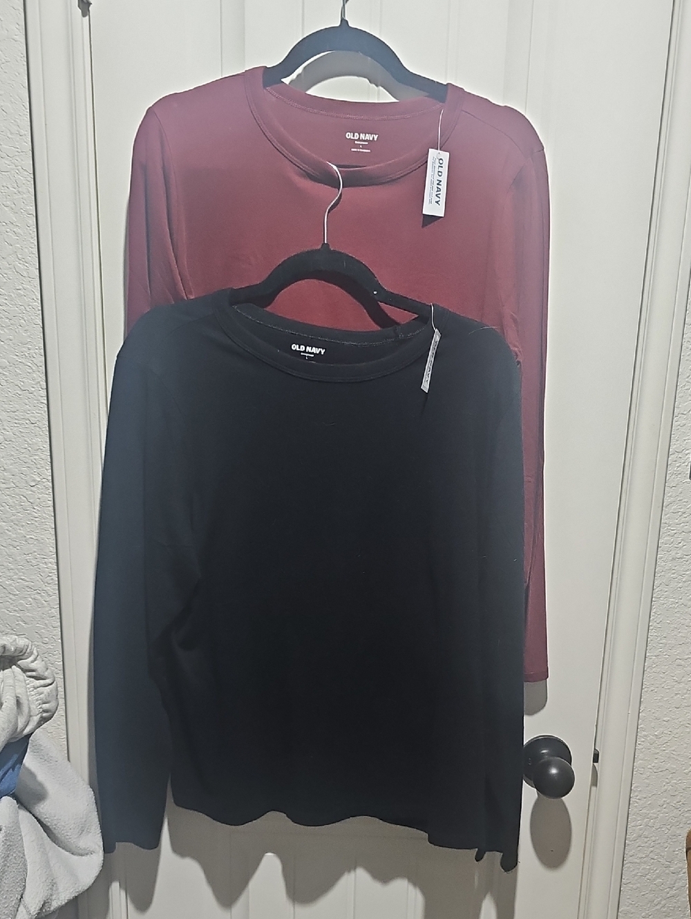 Old Navy Womens Long Sleeve Crewneck Tees - Black & Burgundy